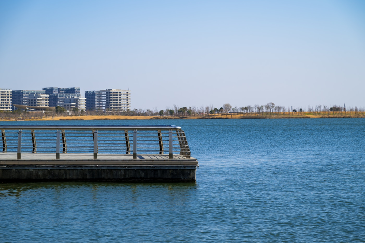 Lake front deck build on property in Lake Oswego